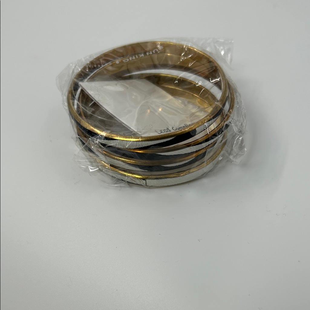Chic Gold And Black Bracelet Set